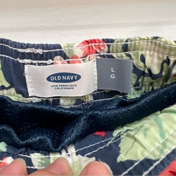 MENS floral swim trunks - Picture 5 of 9